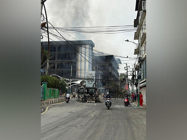 नेपाल का राजनीतिक संकट लगातार गहराता जा रहा है, काठमांडू और देश के अन्य हिस्सों में हिंसक विरोध-प्रदर्शन जारी 