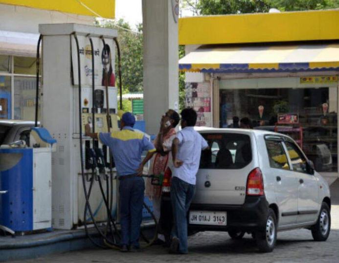 बड़ी राहत: पेट्रोल-डीजल पर एक्साइज ड्यूटी में भारी कटौती, आम जनता को मिलेगा फायदा